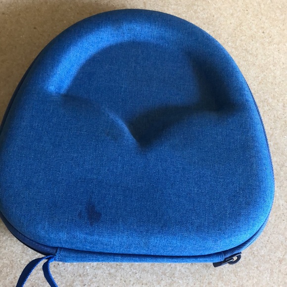 Hard Shell Headphone Travel Carrying Case - Picture 4 of 16